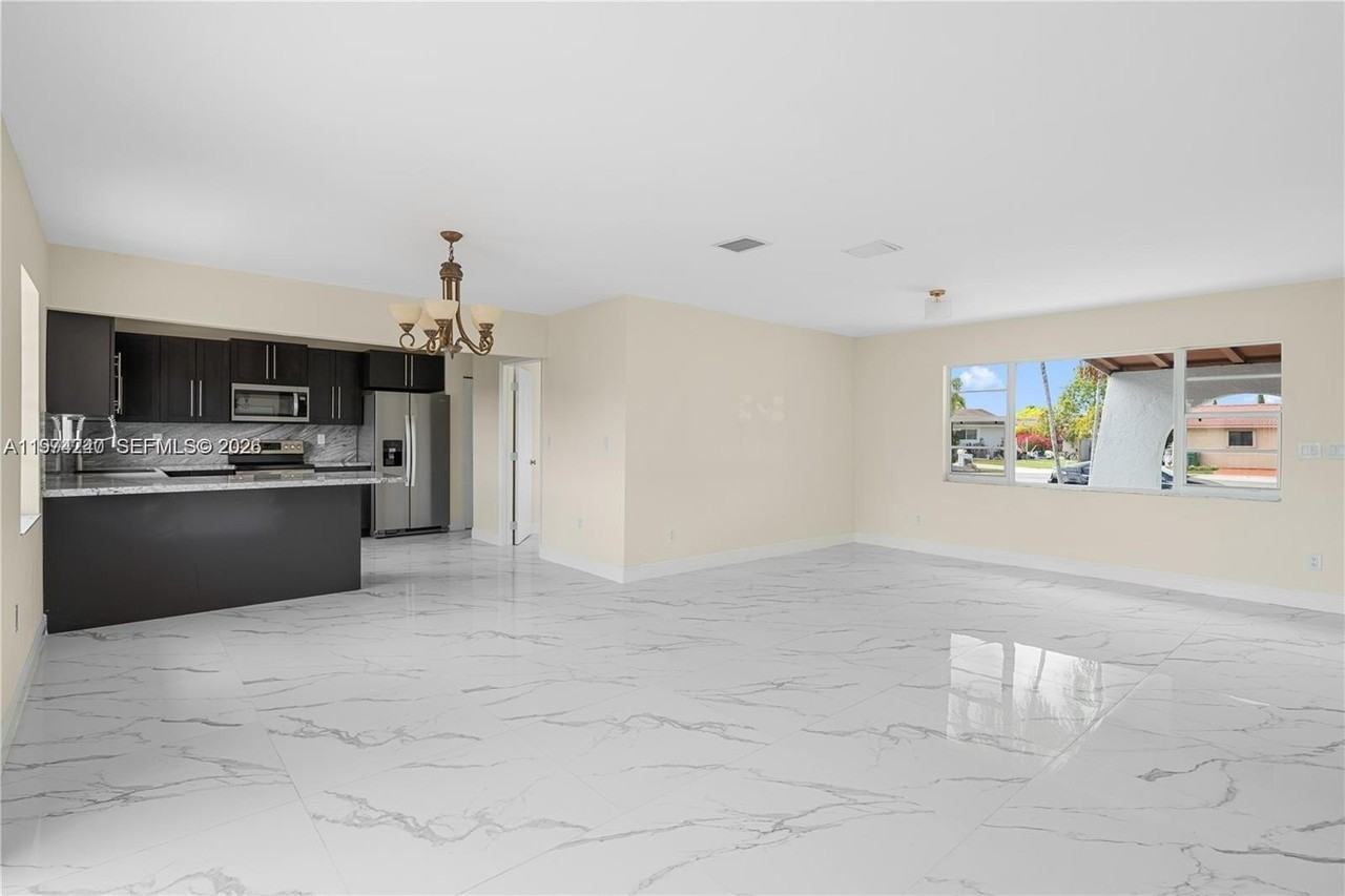 10700 Sw 70th St - Photo 6 of 19