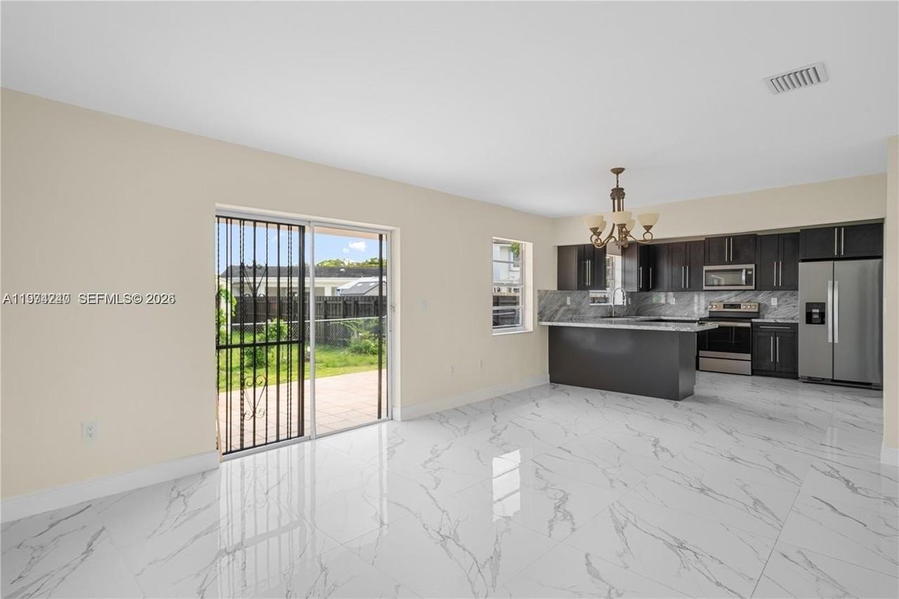 10700 Sw 70th St - Photo 7 of 19