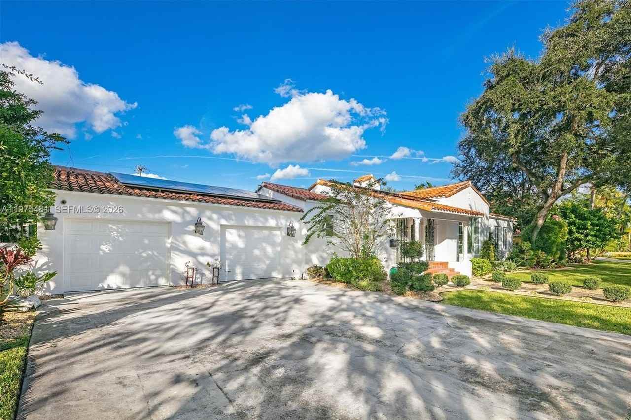 113 Ne 101st St - Photo 3 of 50