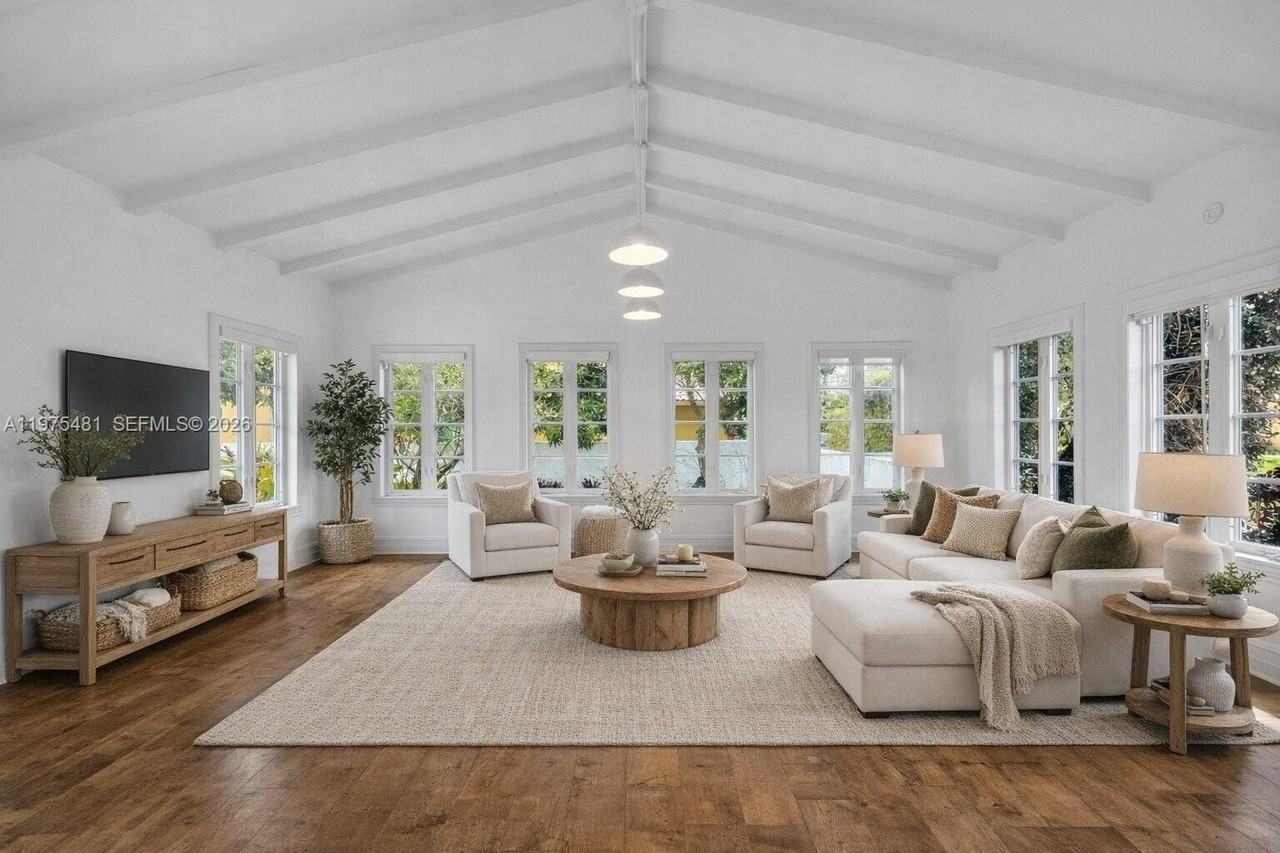 113 Ne 101st St - Photo 5 of 50