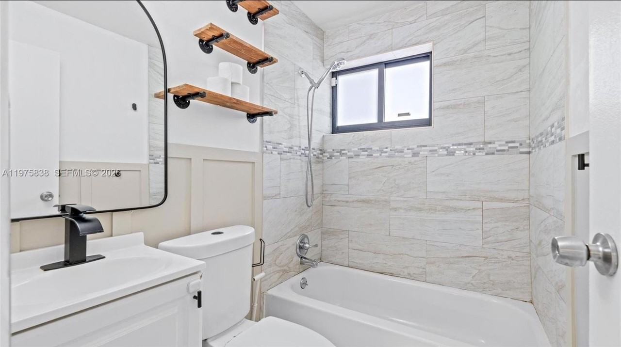 5754 Sw 20th St - Photo 3 of 18