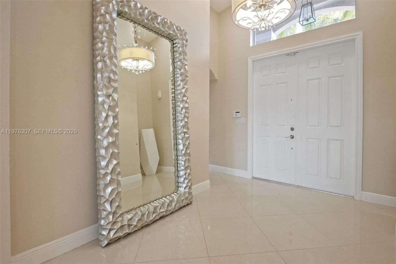 15962 Sw 62nd St - Photo 3 of 31