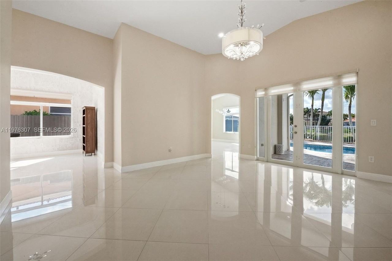 15962 Sw 62nd St - Photo 4 of 31