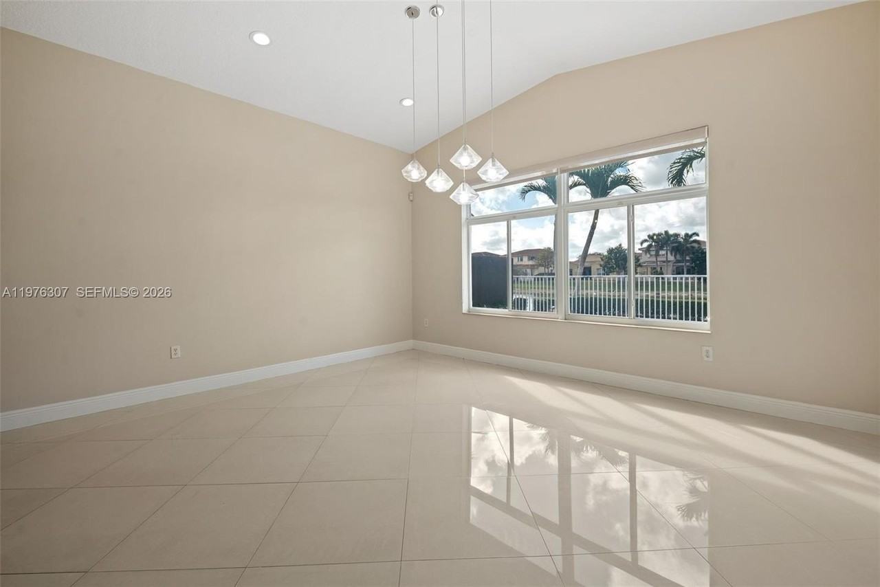 15962 Sw 62nd St - Photo 7 of 31