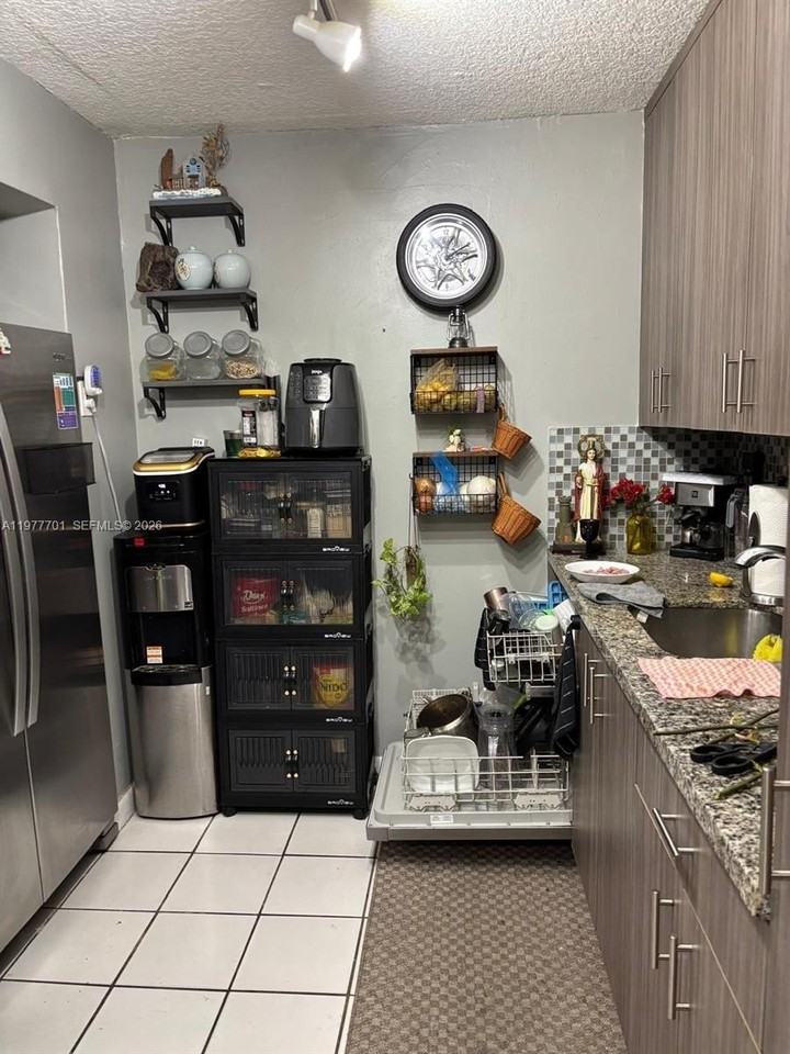 10834 N Kendall Dr #X1 - Photo 3 of 6