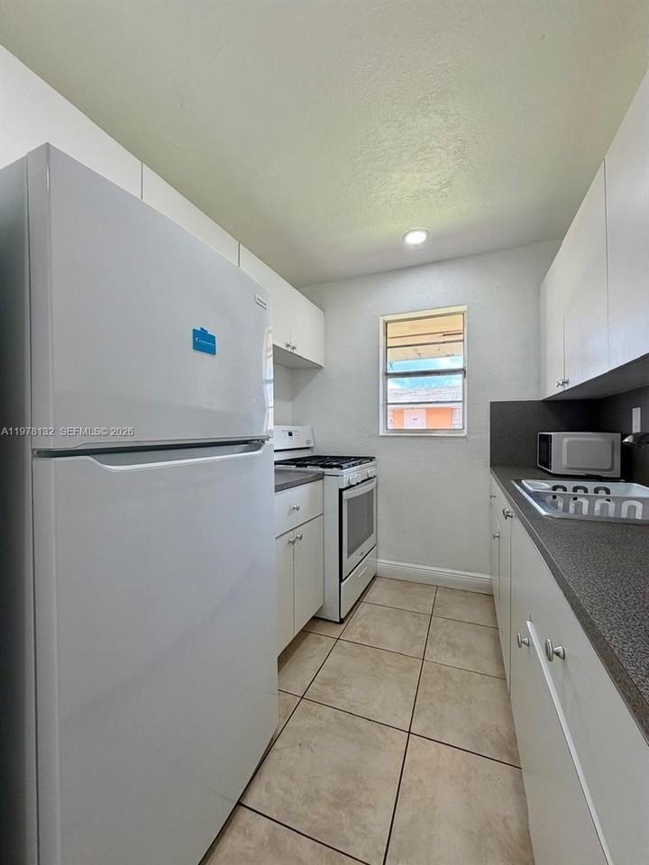 3800 Sw 102nd Ave #203 - Photo 5 of 17