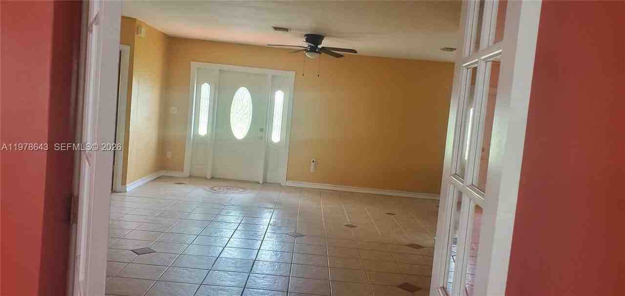 131 Se Serenata Ct - Photo 4 of 14