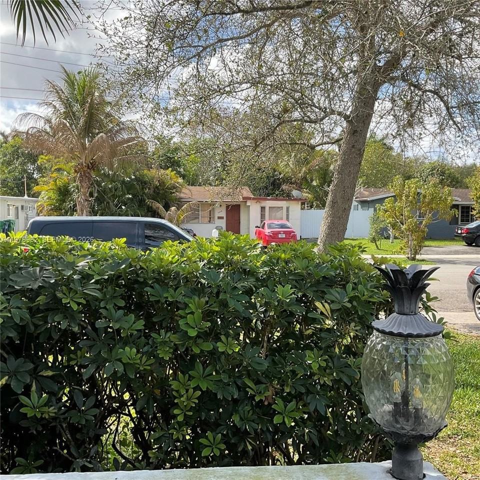 9469 Sw 53rd St #9469 - Photo 2 of 10