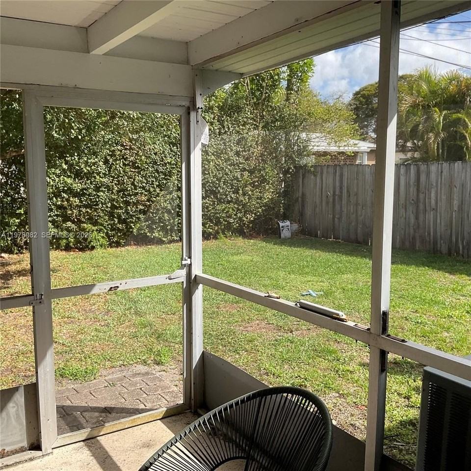 9469 Sw 53rd St #9469 - Photo 3 of 10