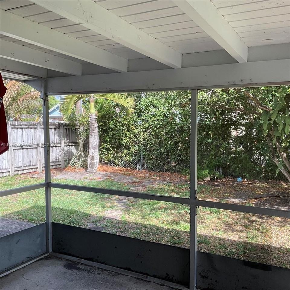 9469 Sw 53rd St #9469 - Photo 4 of 10