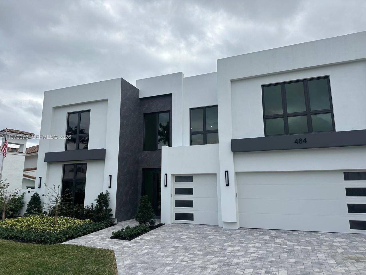 464 Ne 6th St - Photo 2 of 50