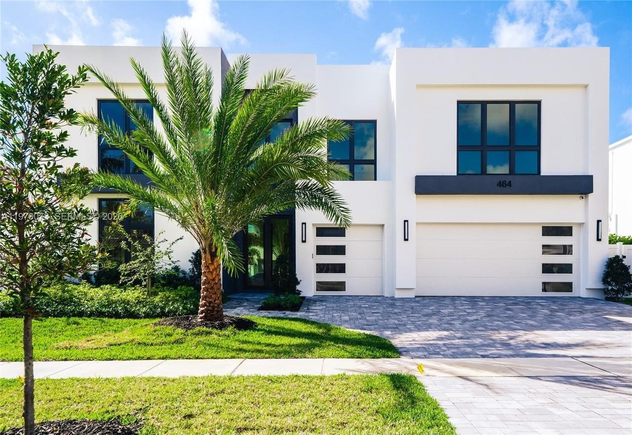 464 Ne 6th St - Photo 3 of 50