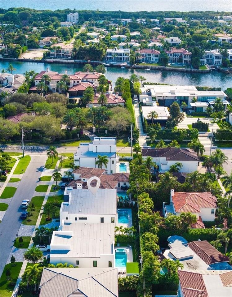 464 Ne 6th St - Photo 6 of 50