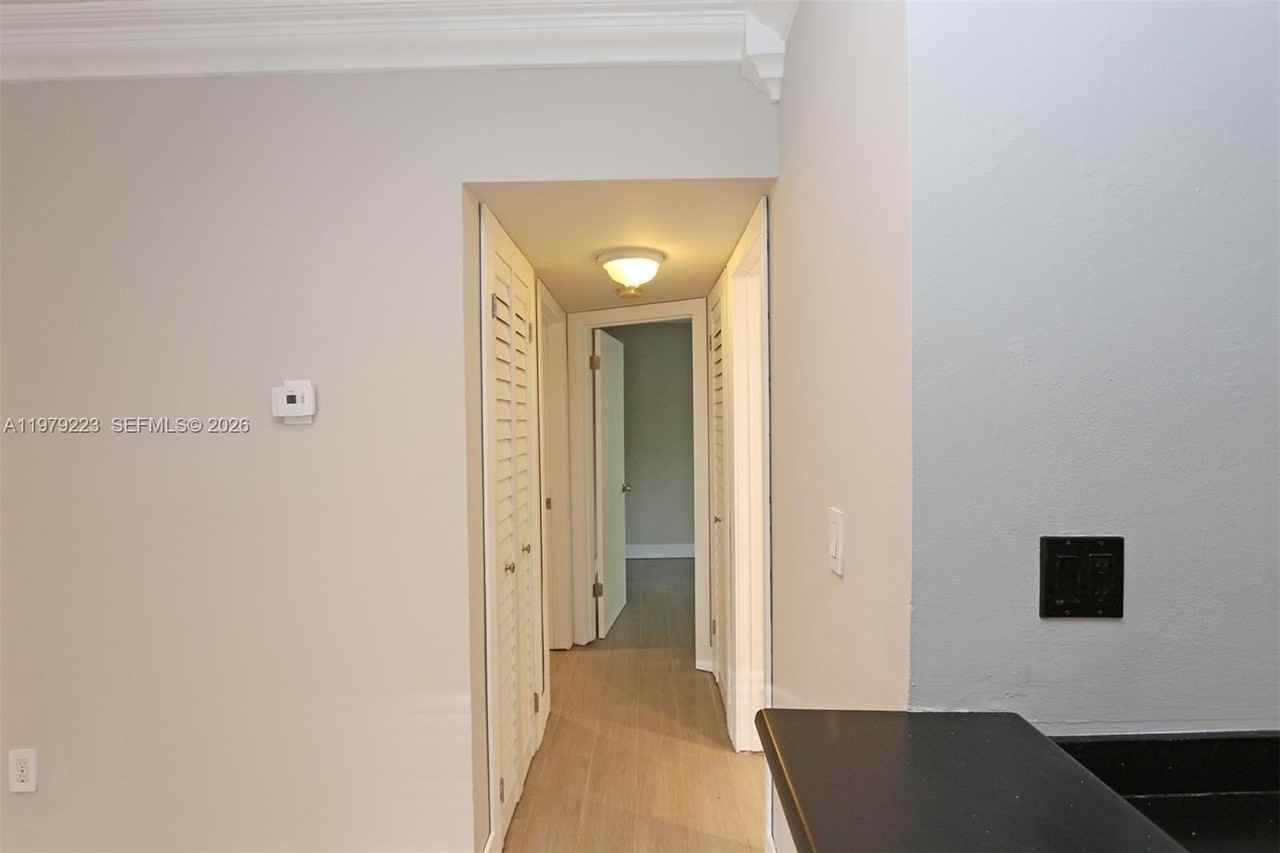 3395 Franklin Ave #D - Photo 6 of 21