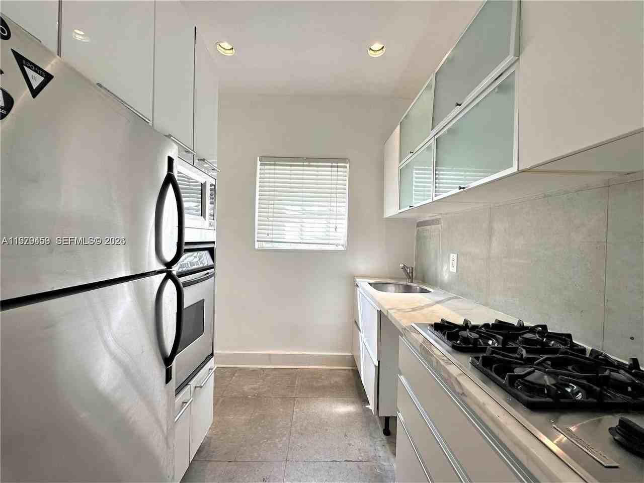 840 10th St #10 - Photo 7 of 17