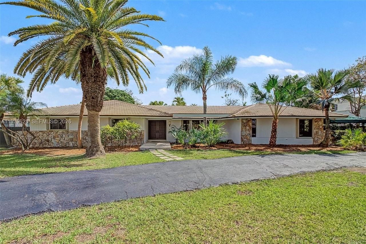 13621 Sw 103rd Ave - Photo 2 of 50