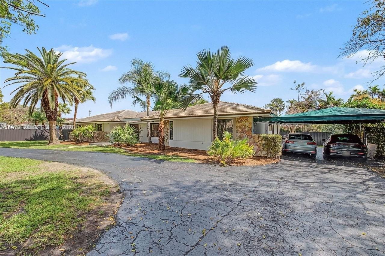 13621 Sw 103rd Ave - Photo 3 of 50