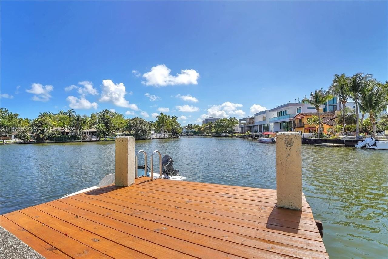 860 Ne 78th St #207 - Photo 3 of 21