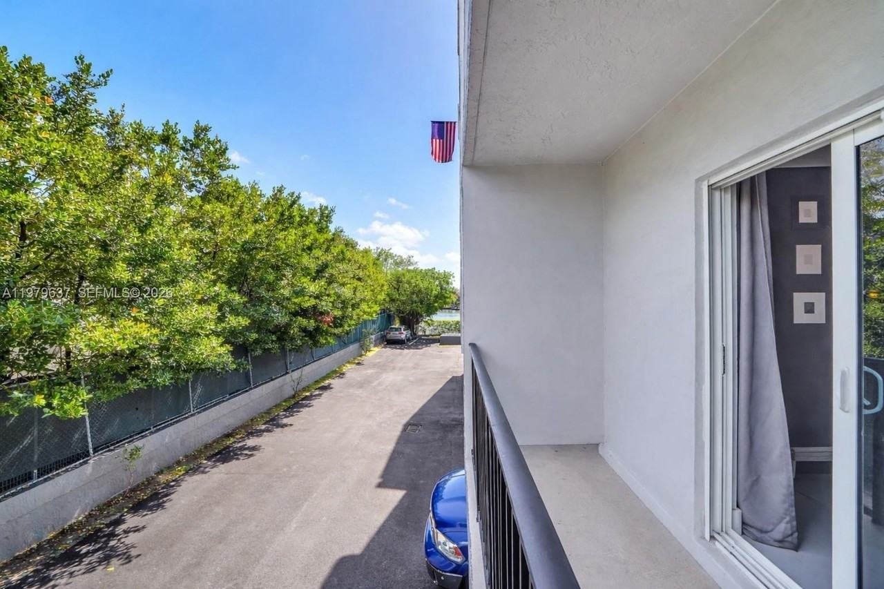 860 Ne 78th St #207 - Photo 7 of 21