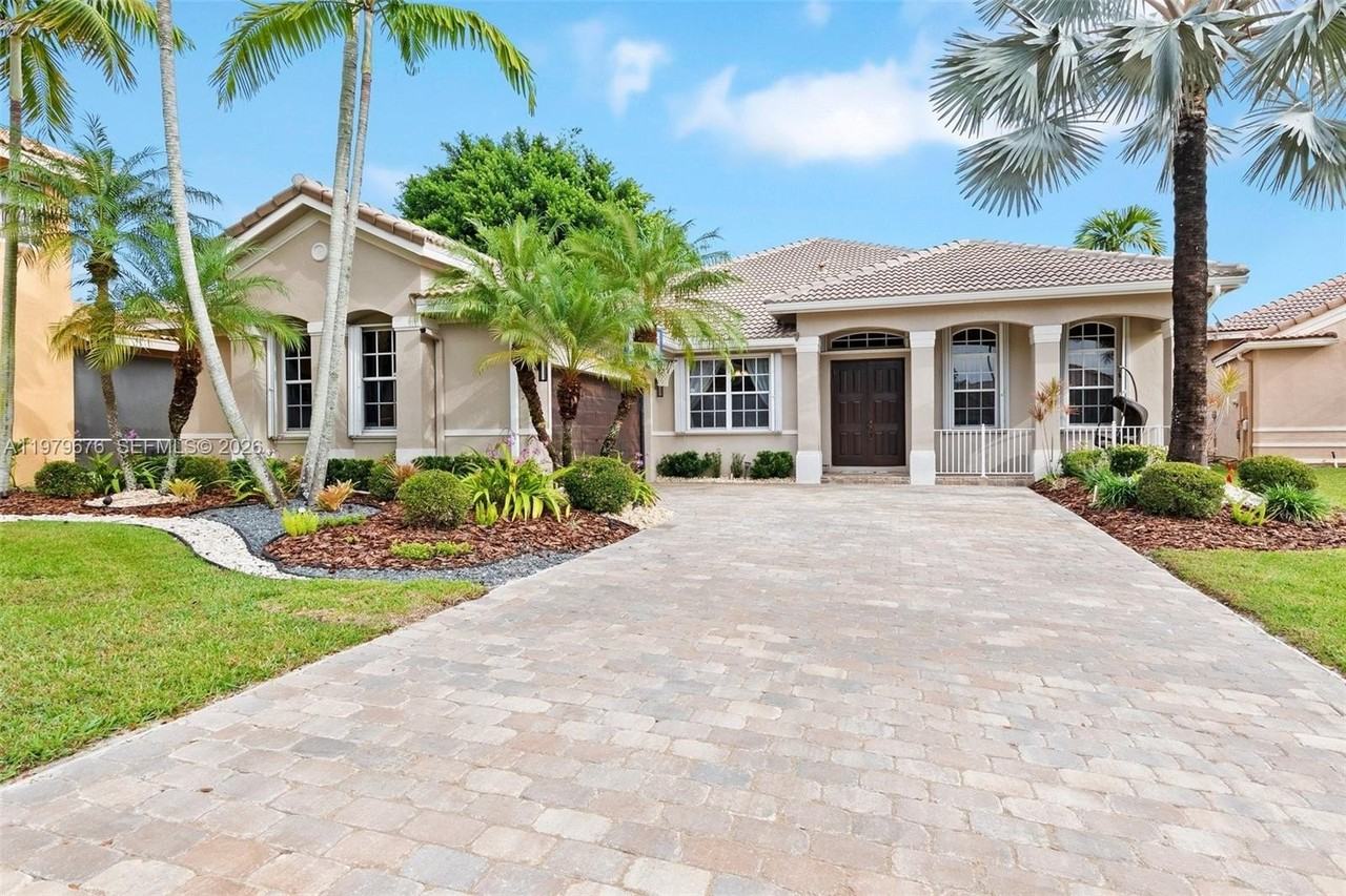 1533 Cardinal Way - Photo 2 of 30