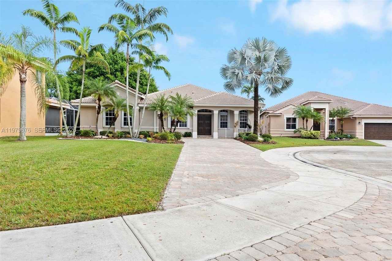 1533 Cardinal Way - Photo 3 of 30