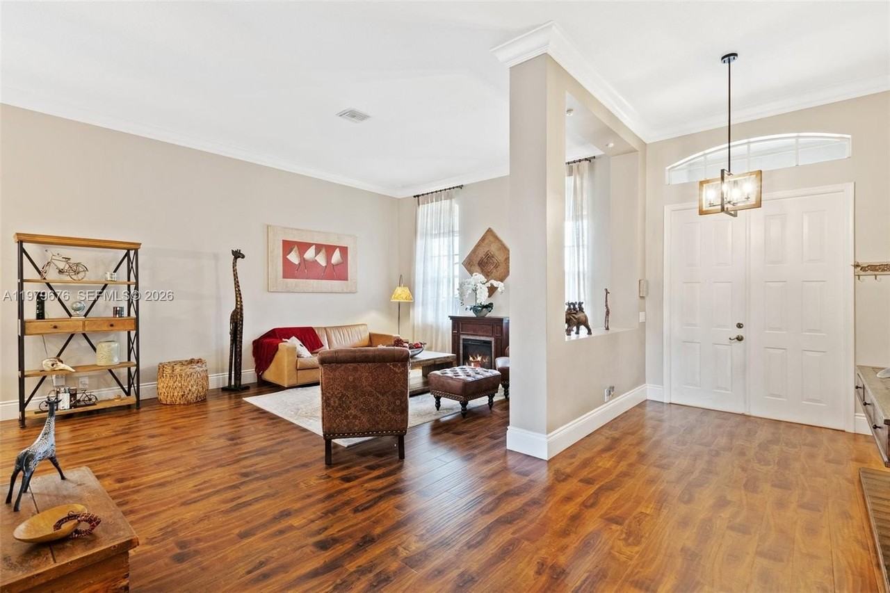 1533 Cardinal Way - Photo 5 of 30