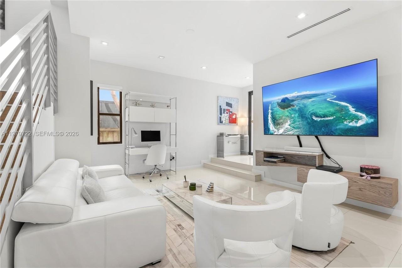 3276 Day Ave #3276 - Photo 2 of 16