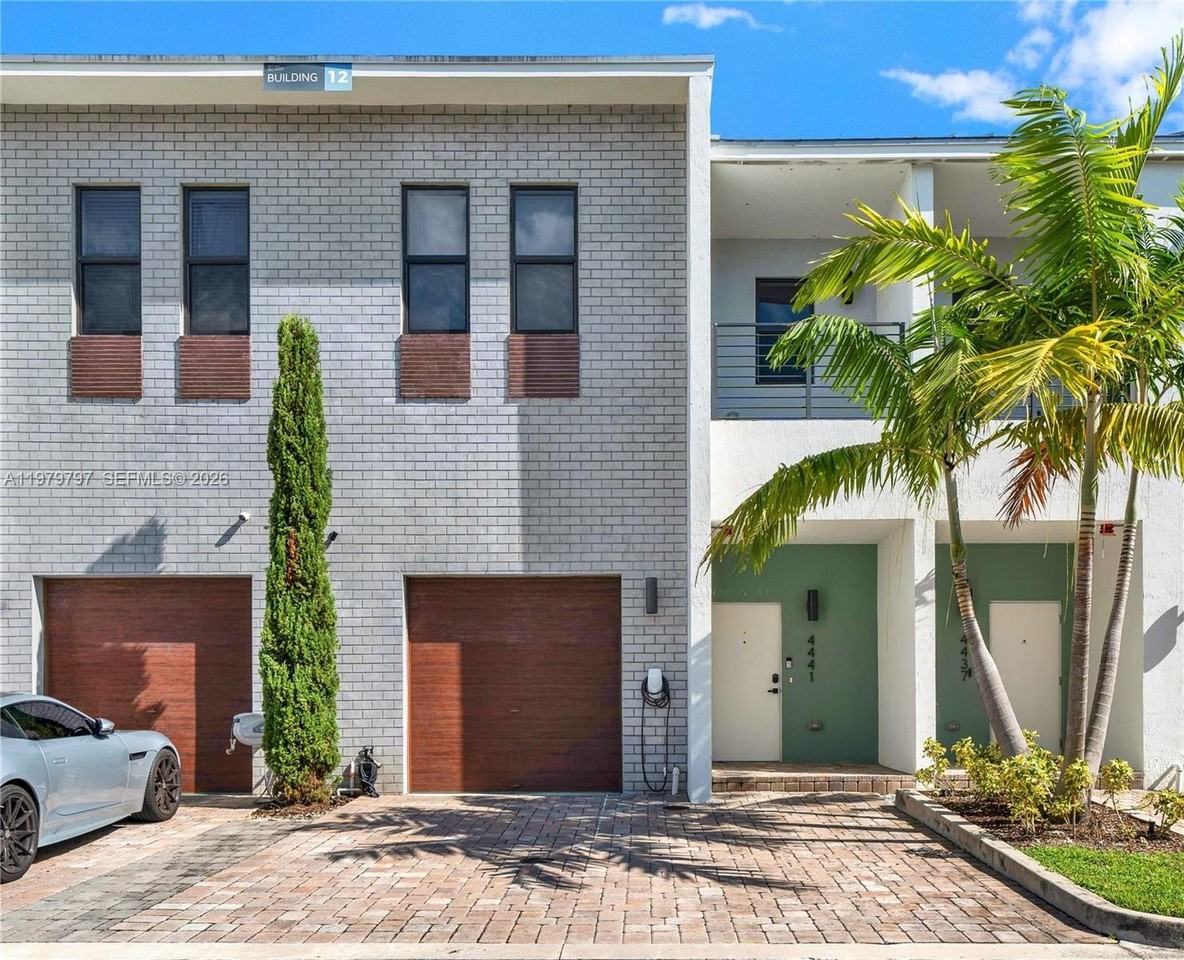 4441 Nw 9th St - Photo 2 of 38