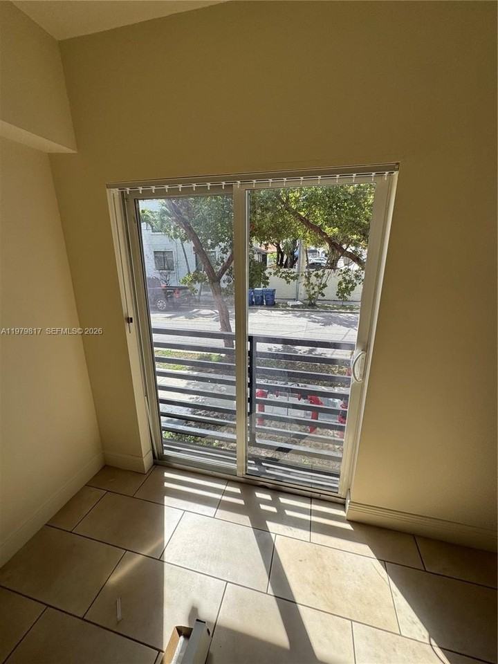 1315 Nw 1st St #101 - Photo 4 of 9