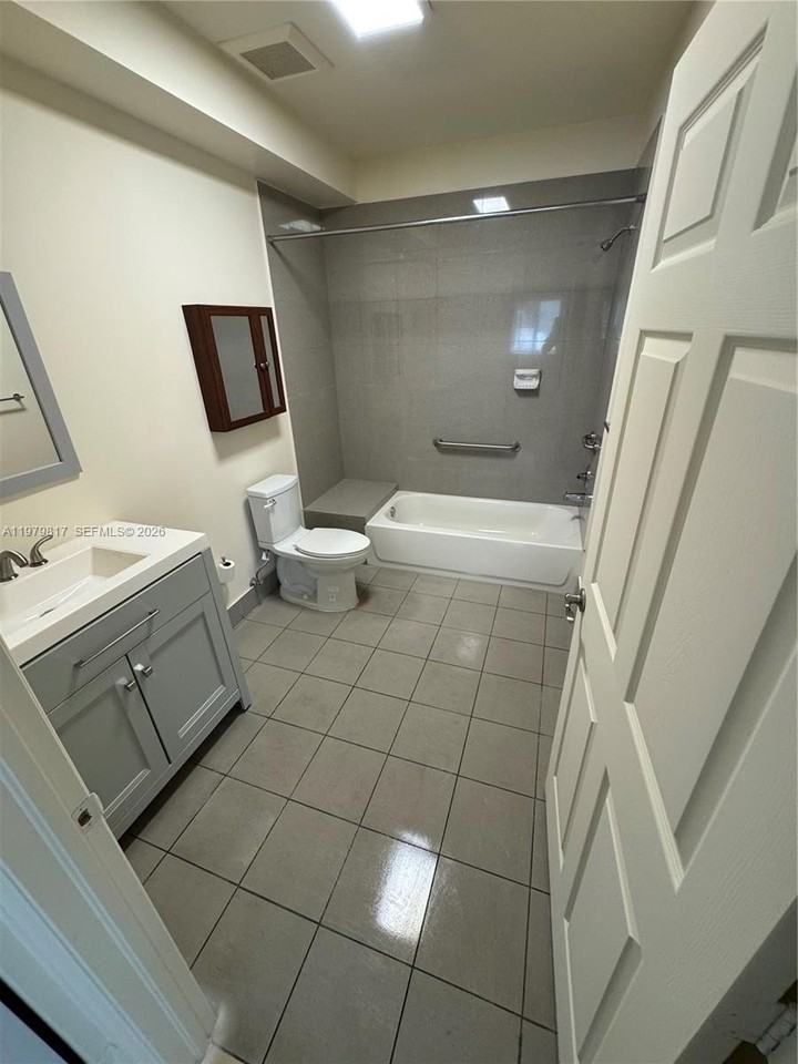 1315 Nw 1st St #101 - Photo 7 of 9