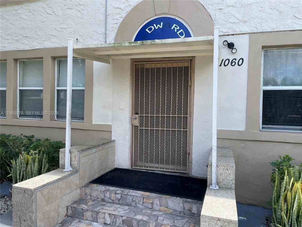 1060 Nw 47th St #4 - Photo 4 of 12