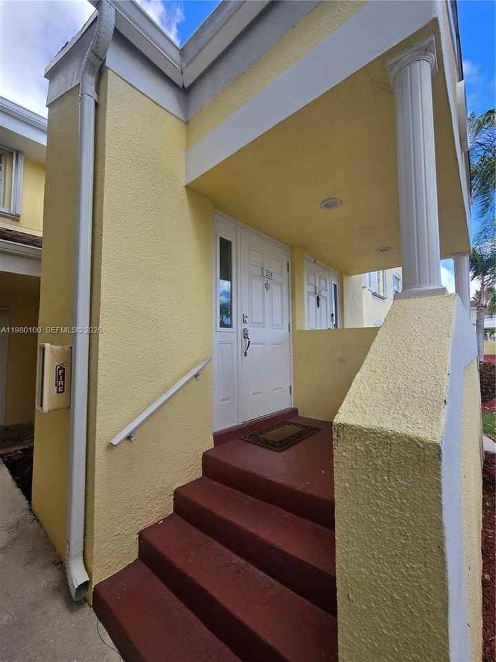 2510 Se 19th Pl #205A - Photo 2 of 36