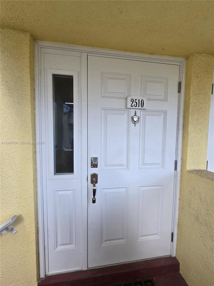 2510 Se 19th Pl #205A - Photo 3 of 36