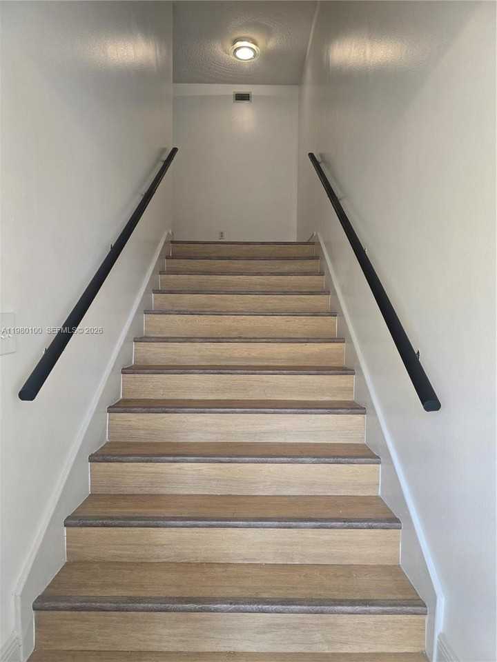 2510 Se 19th Pl #205A - Photo 4 of 36