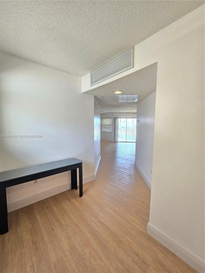 2510 Se 19th Pl #205A - Photo 6 of 36