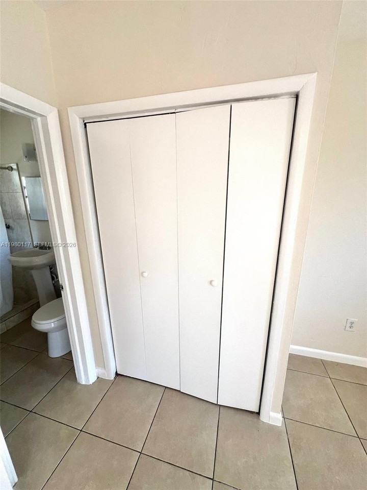 690 Ne 85th St #3D - Photo 4 of 5