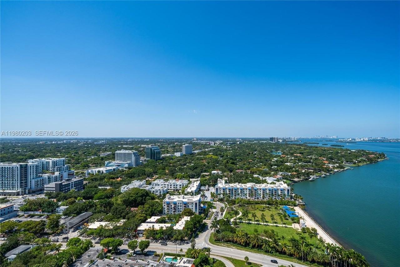 601 Ne 36th St #2908 - Photo 2 of 19