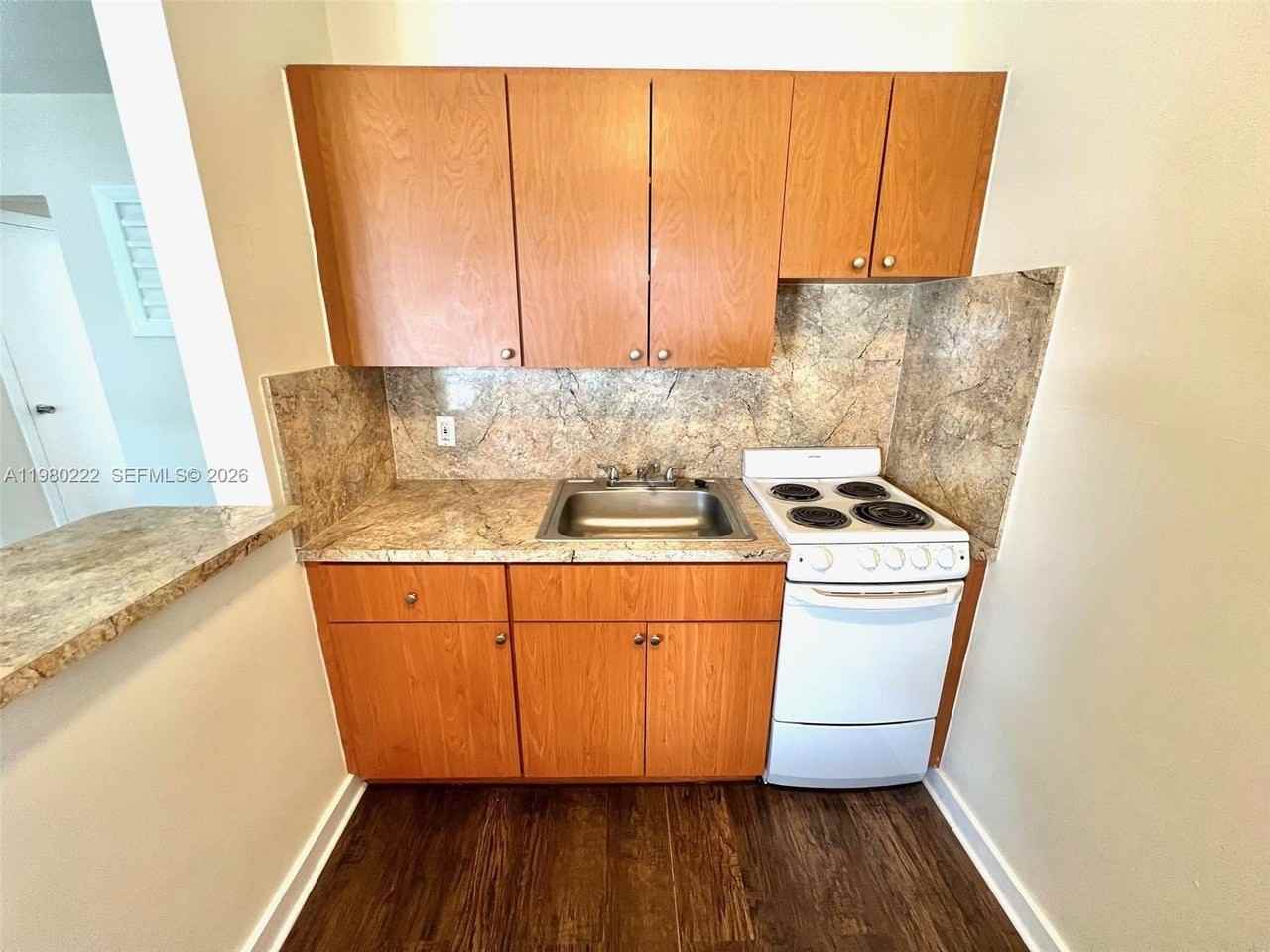 692 Ne 85th St #6 - Photo 3 of 6