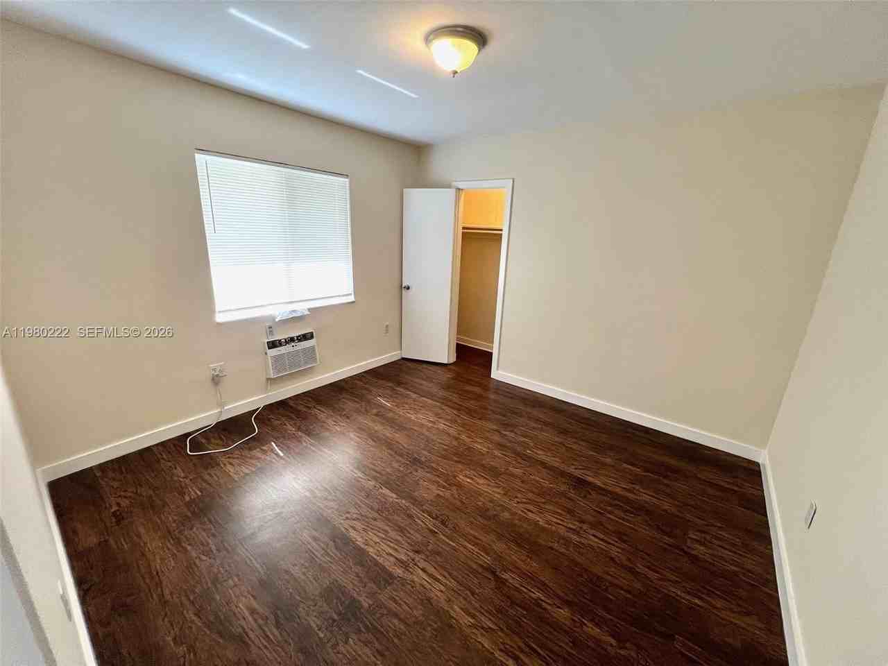 692 Ne 85th St #6 - Photo 4 of 6