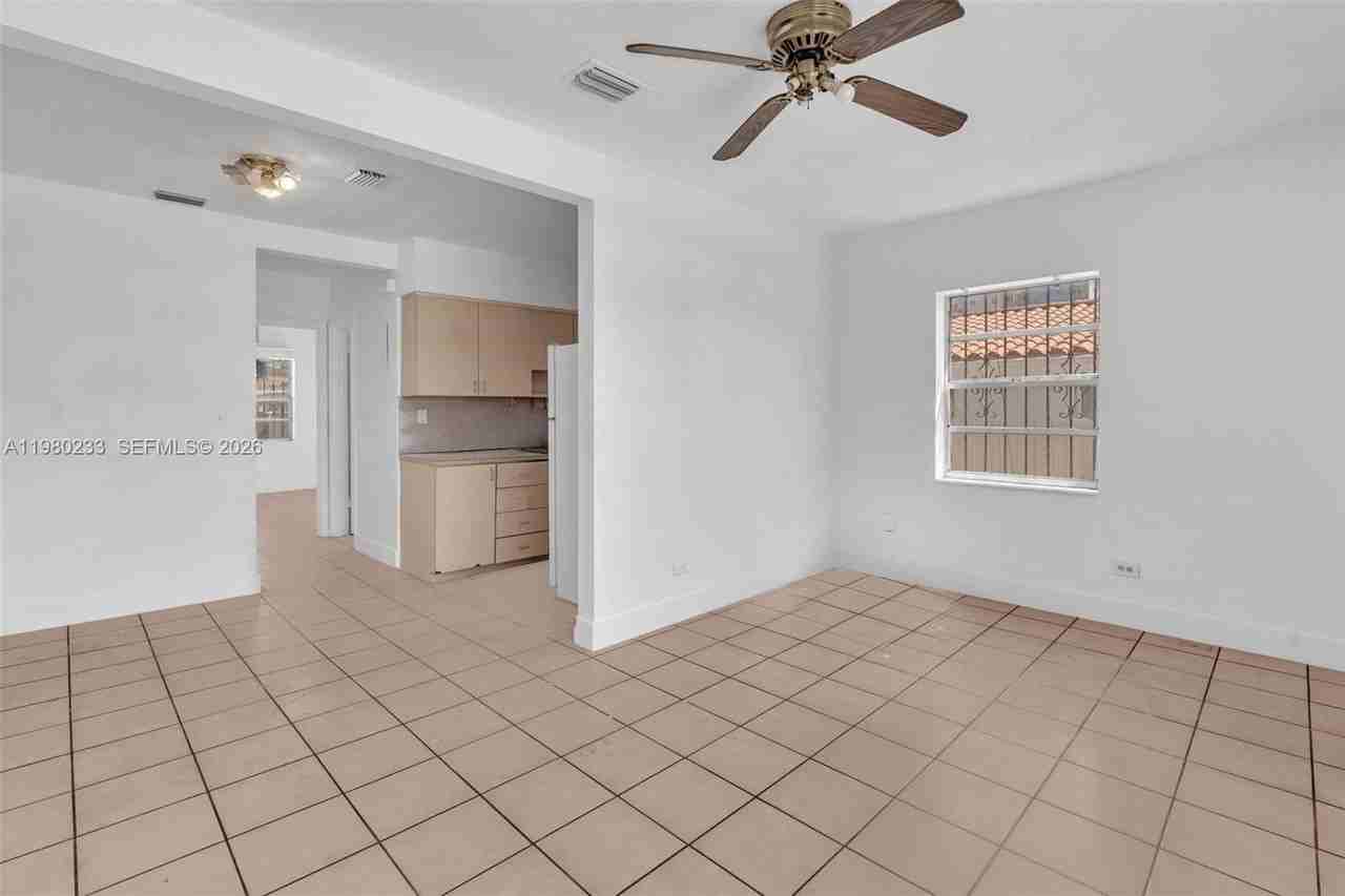 2835 Sw 24th St #1 - Photo 5 of 10