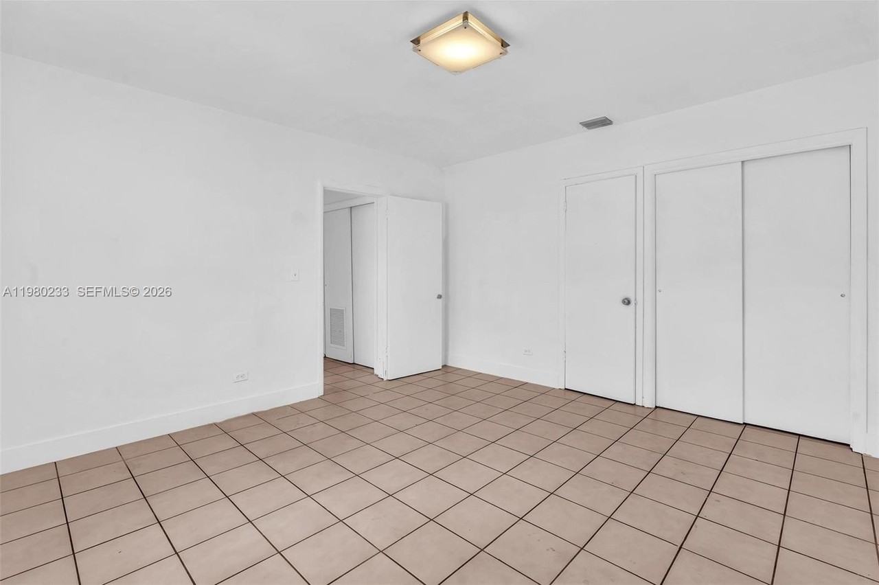 2835 Sw 24th St #1 - Photo 7 of 10