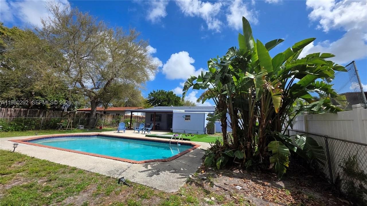 2100 N 62nd Ave - Photo 2 of 30