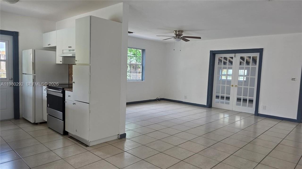 2100 N 62nd Ave - Photo 7 of 30