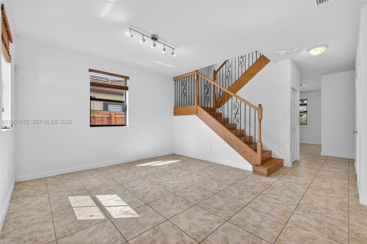 11561 Sw 232nd Ln #11561 - Photo 3 of 50