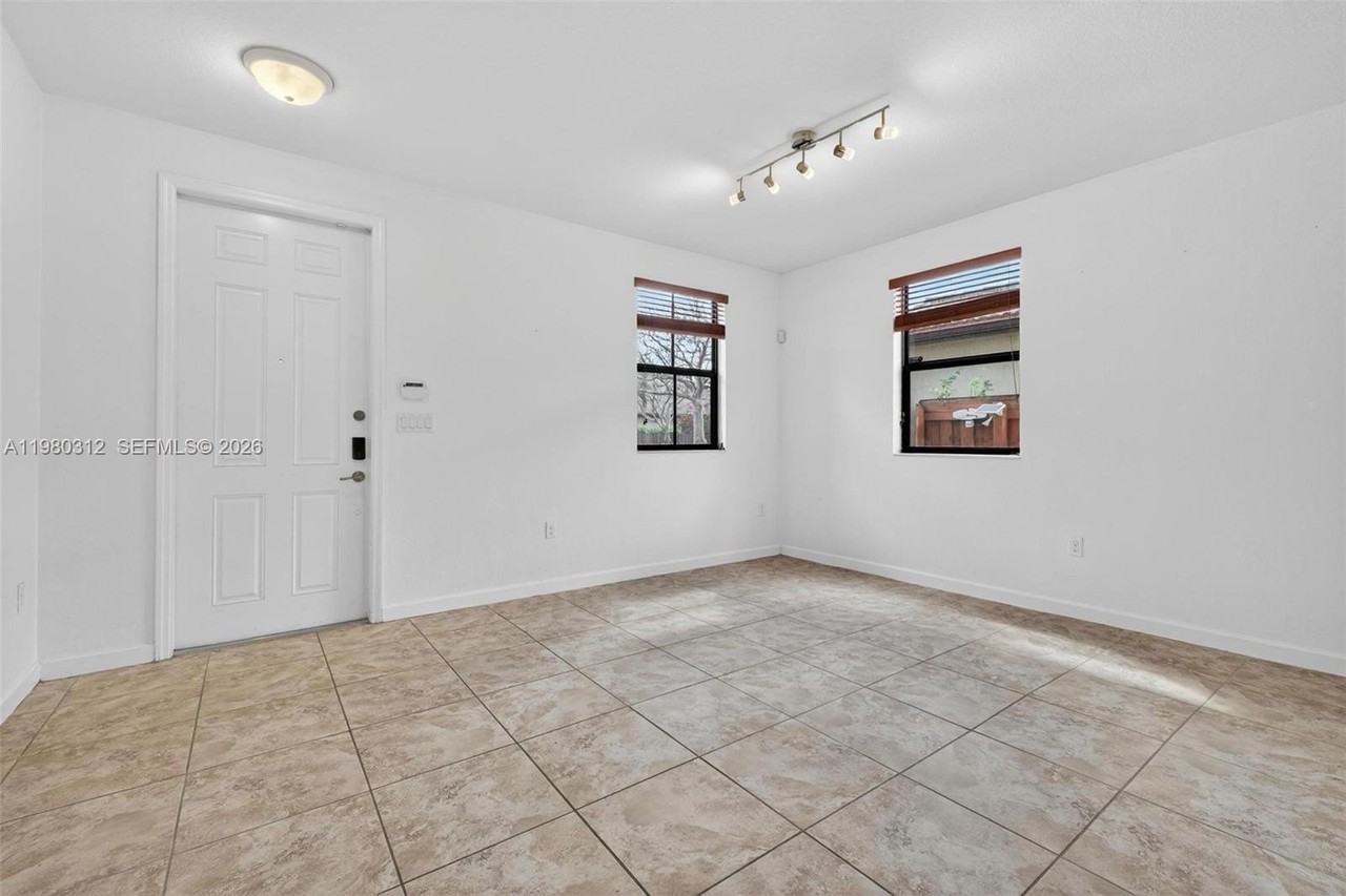 11561 Sw 232nd Ln #11561 - Photo 5 of 50