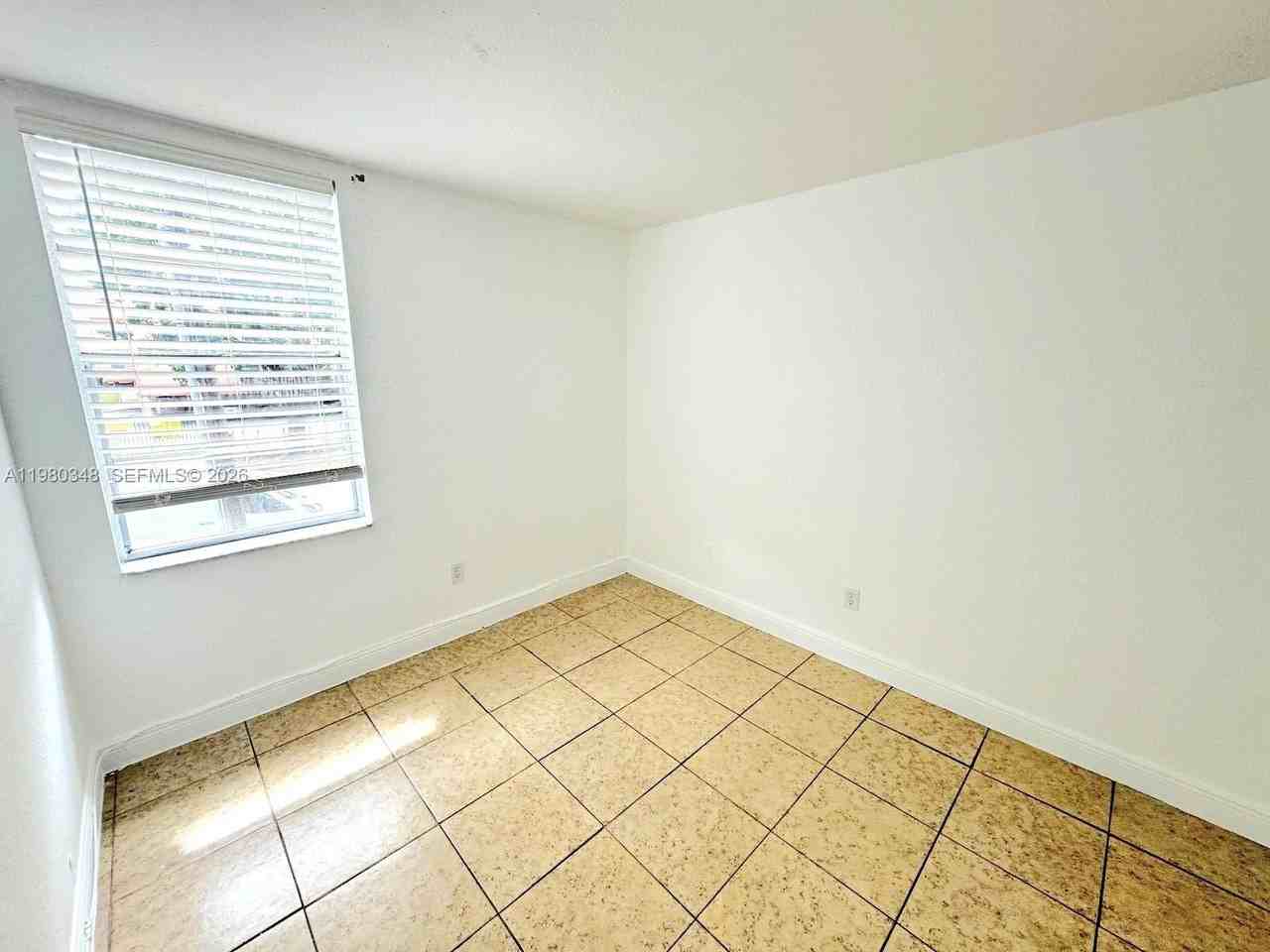 1805 W 56th St #202 - Photo 6 of 16