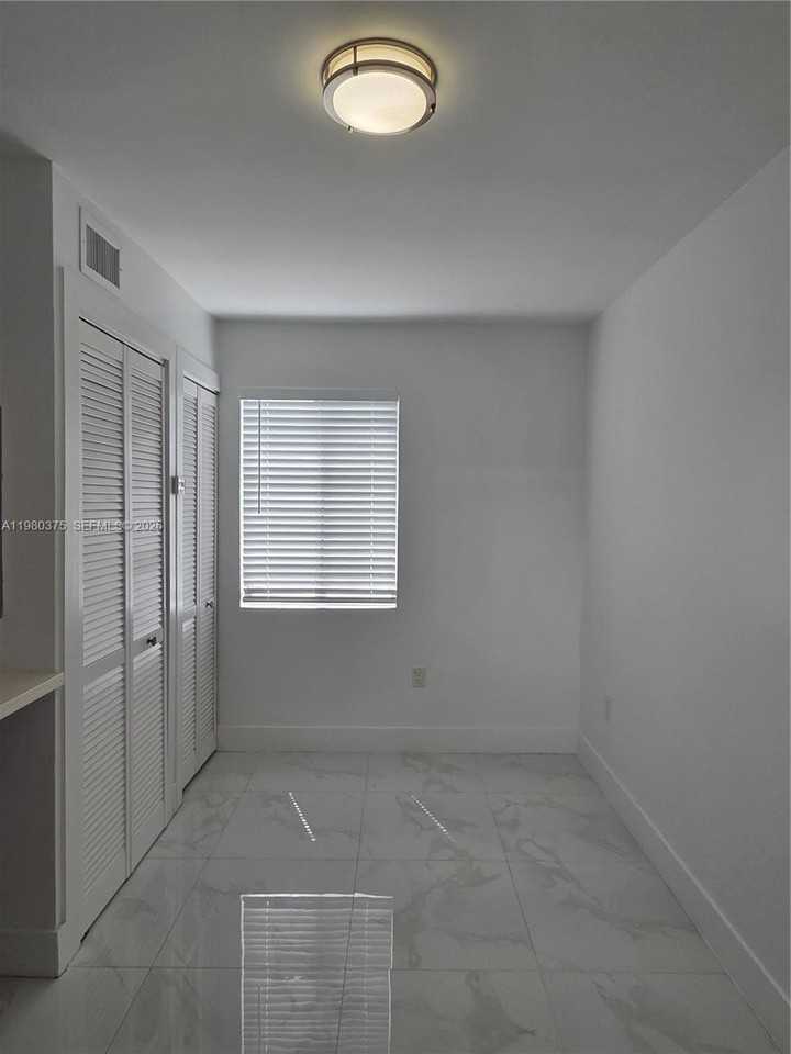 1646 Nw 1st Pl #1 - Photo 4 of 22