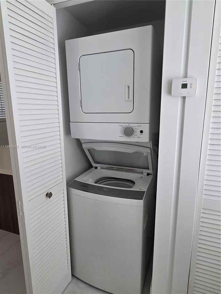 1646 Nw 1st Pl #1 - Photo 5 of 22