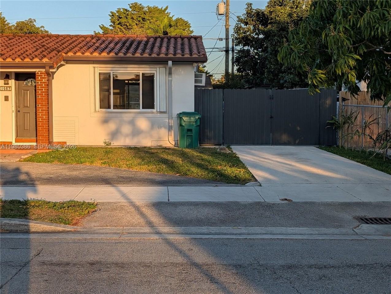 1037 Sw 76th Ave #1037 - Photo 3 of 20