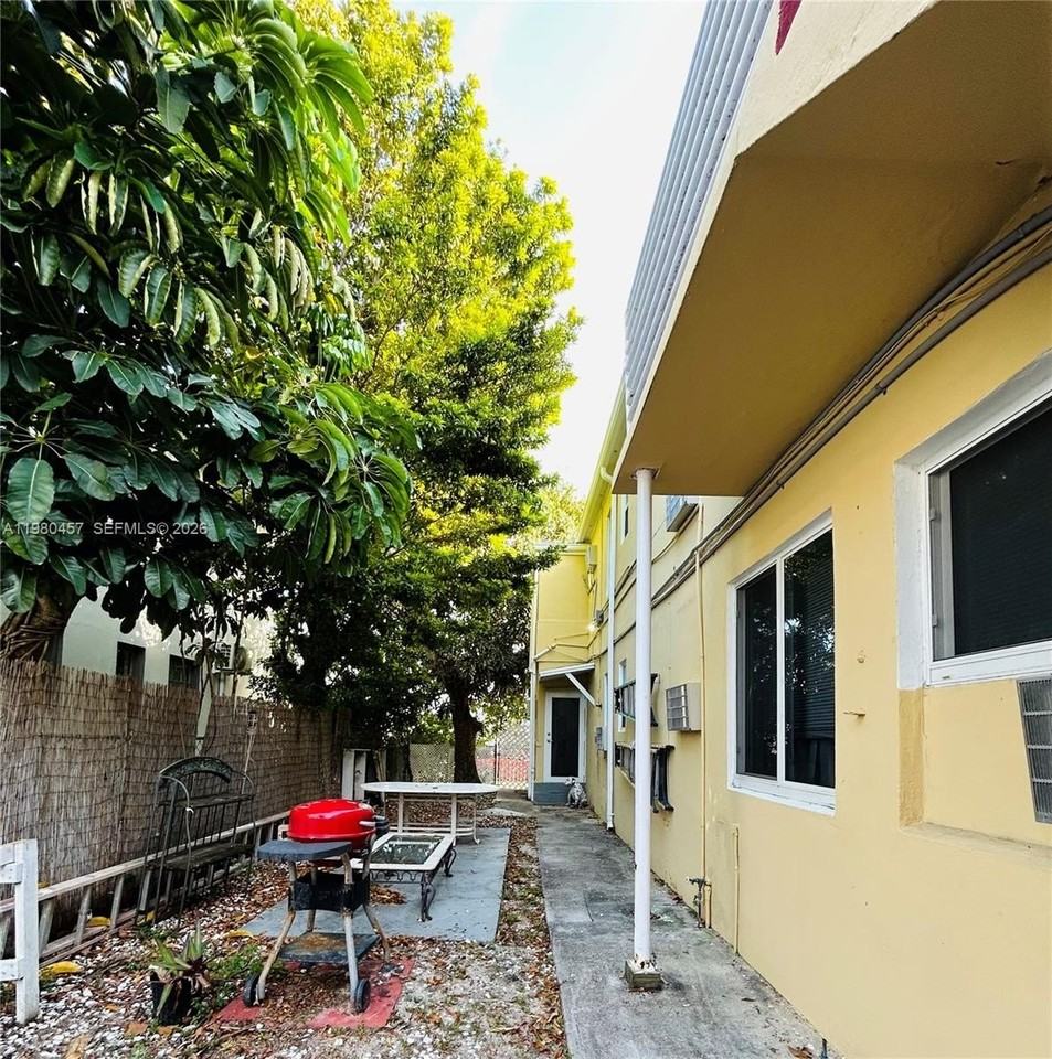 7501 Byron Ave #1A - Photo 2 of 5